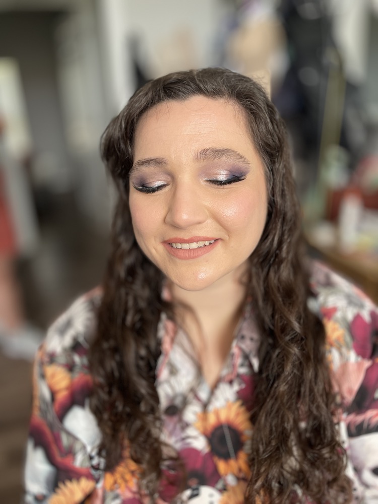 Shimmery soft glam eye with long waves, another angle
